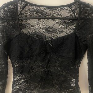 BLACK LACE GOING OUT TOP